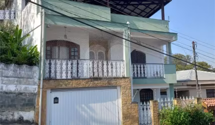 Sobrado à venda - 3 quartos - 1 suíte - 3 vagas - Horto Florestal