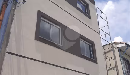 Studio em condomínio fechado localizado na Parada Ingelsa