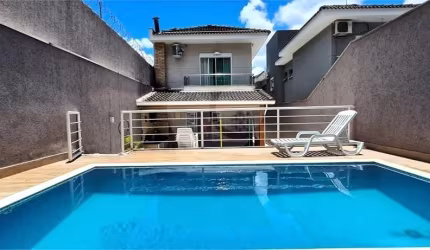 Lindo sobrado no Horto, 3 suítes, piscina com área gourmet, 4 vagas de garagem