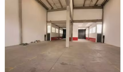 Excelente galpão na Vila Anastácio com 637 m².