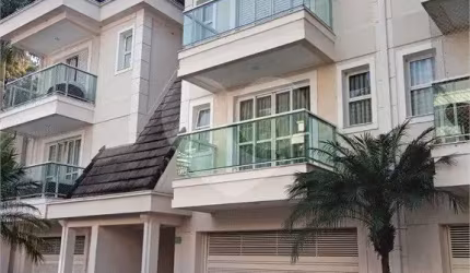 Condomínio Fechado HORTO FLORESTAL, 4 Dormitórios, 3 Suítes, Master com Closet e Varanda, Piscina Privativa