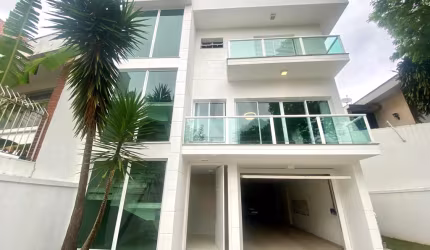 Sobrado com 4 quartos no TREMEMBÉ
