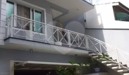 Sobrado com 4 quartos no TREMEMBÉ