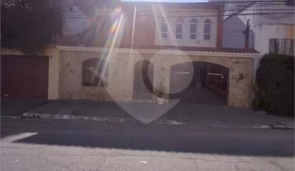 Casa assobradada, 4 Dts(2b suites) 6 vagas.