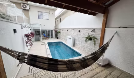 Sobrado para venda tem 182 metros quadrados com 3 quartos em Parada Inglesa - São Paulo - SP Descubra este maravilhoso sobrado localizado na charmosa Parada Inglesa , com 3 suítes 3 vagas e quintal !!