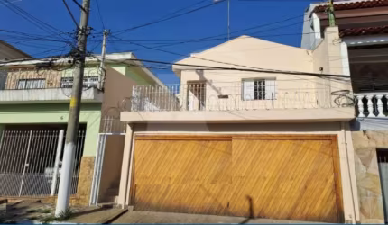 Água Fria Casa térrea assobradada com 80 m² de área construída em terreno de 7.50 metros de frente. Excelente garagem para 2 veículos e 1 banheiro.