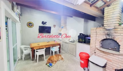 Sobrado para venda, 153m², 3 quartos (1 suíte), quintal, churrasqueira, 3 vagas, Água Fria Santana