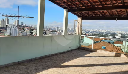 Sobrado VENDA, na Vila Guilherme com 110m2 de área construída com 2 quartos, 2 banheiros, 2 salas, quintal gourmet e 3 vagas
