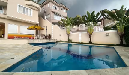 Linda casa em Condomínio Fechado no Horto