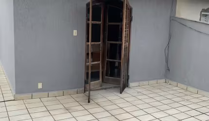 Sobrado sem saída para carros.