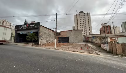 Terreno c/190m², frente considerável, ótima localização e pronto para construir.