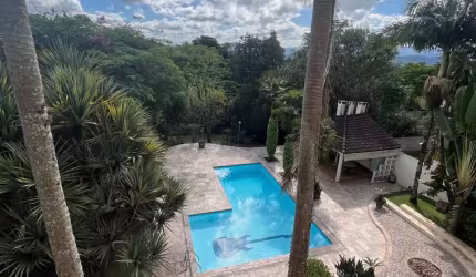 Casa Residencial  /  Roseira