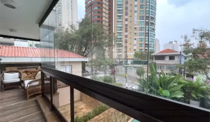 EXCLUSIVO: Apartamento de 210m² na Rua Francisca Júlia com 3 Suítes e 3 Vagas de Garagem