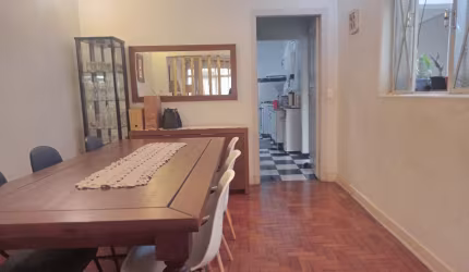 Vende-se sobrado com 3 quartos e 2 garagens