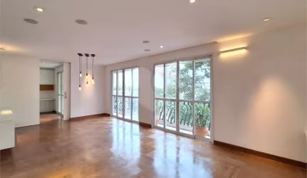 Apartamento impecável à venda com 3 suítes.