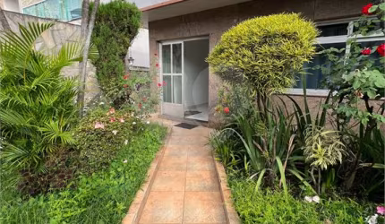 Procurando por uma casa térrea? Achou! E ainda toda mobiliada!