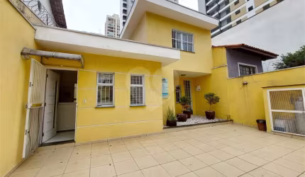 Sobrado para aluguel possui 145 metros quadrados com 5 quartos em Vila Paulicéia - São Paulo - SP