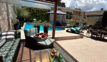 Casa alto padrão, 700 metros, 4 suíte e 5 vagas no Horto Florestal