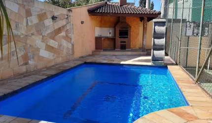 Lindo sobrado com 400 metros, 3 suítes 8 vagas e piscina