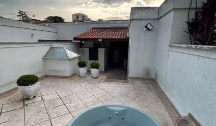 Sobrado em condomínio fechado no Jd. São Paulo, 3 suítes /4 vagas, jacuzzi e churrasqueira privativa