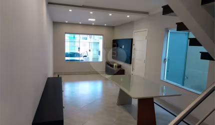 sobrado de 165m², localizado na Rua Borges
