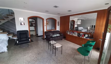 Casa à venda na Vila Guilherme,  3 dormitórios , (1 suíte ) completa com closet e sacada, 5 vagas de garagem ,