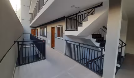 Casa à venda em condomínio na Vila Dom Pedro II , com 2 quartos , 1 vaga de garagem , sala , cozinha , banheiro e área de serviço .