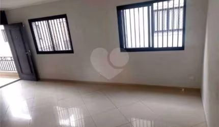 'Alugue agora! Casa ampla e iluminada, ao lado da Serra da Cantareira. 3 quartos, suíte, solarium e 4 vagas de garagem. Conforto e tranquilidade perto de tudo!