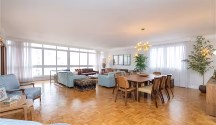 Este impecável apartamento de 214m² Porteira fechada!