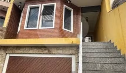 Sobrado a venda com 3 dormitórios (1 suíte) e 6 vagas