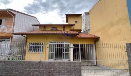Casa com dormitórios 05 sendo 01 suíte, Bela Vista - São José/SC