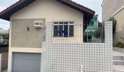 Casa com 3 Dormitórios + Sobrado e Kitnet – Trindade, Florianópolis/SC