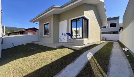 Casa Ampla com Suíte e Área de Fundos – Lisboa III, Forquilhas – São José/SC