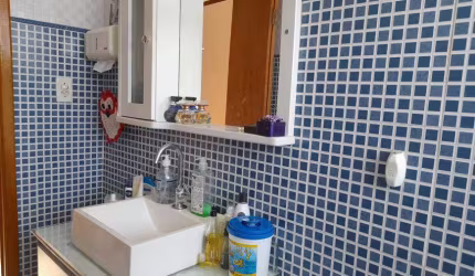 Apartamento para venda tem 75 metros quadrados com 2 quartos em Vila Mathias - Santos - SP