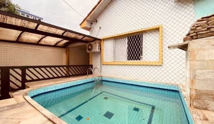Casa com piscina na Aparecida