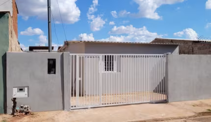 Casa com edícula nos fundos