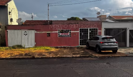 Terreno com casa antiga