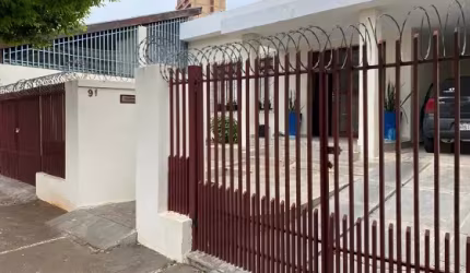 IMOVEL AMPLO COM EDICULA BAIRRO AMAMBAÍ