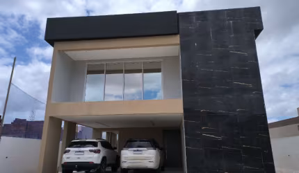 BELÍSSIMA CASA COM ACABAMENTO DE ALTO PADRÃO, EM UM DOS CONDOMINIOS MAIS VALORIZADO DA REGIÃO, POSSUINDO ÁREA DE LAZER COMPLETA.