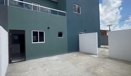 EXCELENTE CASA DUPLEX COM ACABAMENTO DIFERENCIADO, ÓTIMA LOCALIZAÇÃO, RUA CALÇADA,