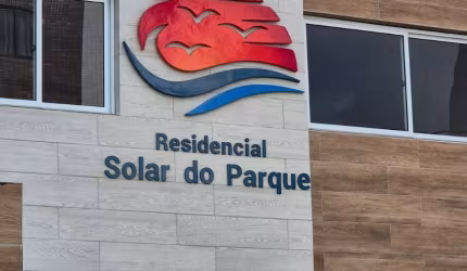 EXCELENTE APARTAMENTO, EM CONDOMINIO POSSUINDO ÁREA DE LAZER.
