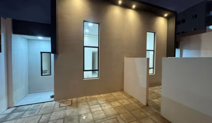 EXCELENTE CASA COM ACABAMENTO DIFERENCIADO, RUA CALÇADA