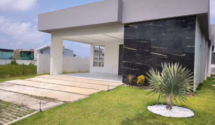 BELÍSSIMA CASA , COM ACABAMENTO DE ALTO PADRÃO, EM CONDOMINIO FECHADO.