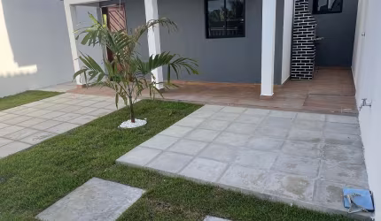 EXCELENTE CASA SOLTA, COM ACABAMENTO DIFERENCIADO, ÓTIMA LOCALIZAÇÃO