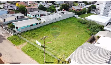 Ótimo terreno com 1800m2 em local alto e plano na Petrópolis - frente ao hotel Travelling