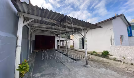 Casa para Fins Comerciais, à Venda, em Avenida principal do Centro de Caraguatatuba