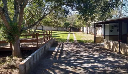 LINDA CHÁCARA NO BAIRRO PIEDADE EM CAÇAPAVA-SP, COM 4 MIL METROS, MUITO ARBORIZADA.