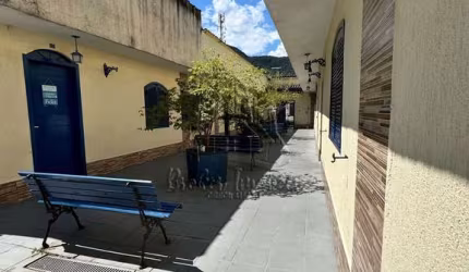 Casa com 45m², reformada e só esperando uma pintura pra ficar com a sua cara!