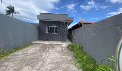 Casa térrea pronta para morar em excelente localização no Getuba!