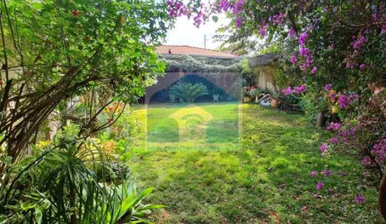 Casa aconchegante em um bairro tranquilo, com 4 dormitorios, area de churrasco com um lindo jardim